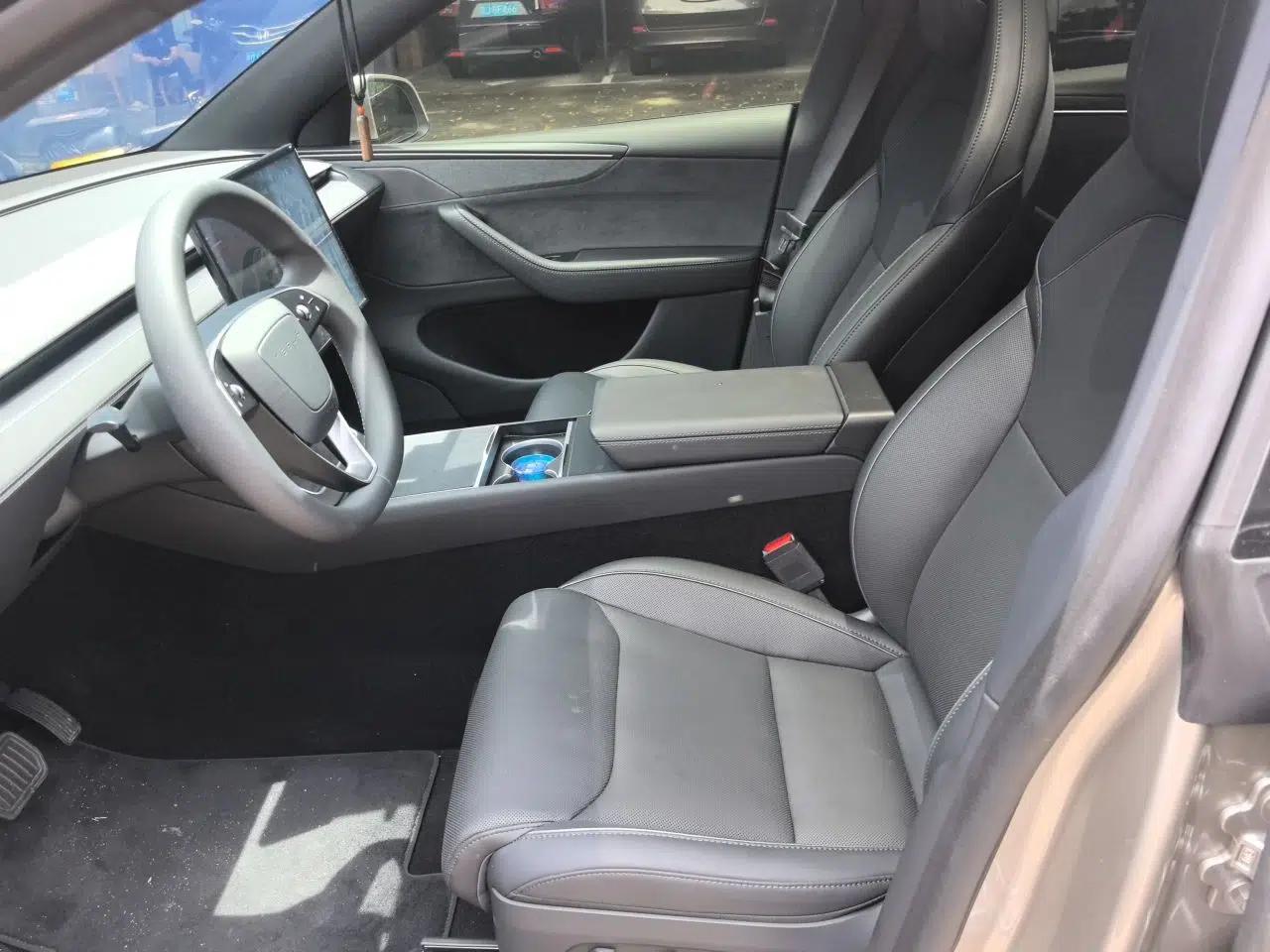 Tesla Model Y L 2025 Model Long-Range All-Wheel-Drive Version — миниатюра 15