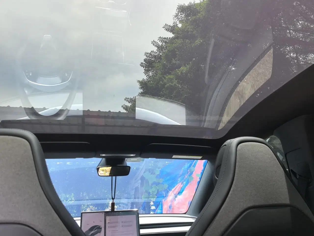 Tesla Model Y L 2025 Model Long-Range All-Wheel-Drive Version — миниатюра 18