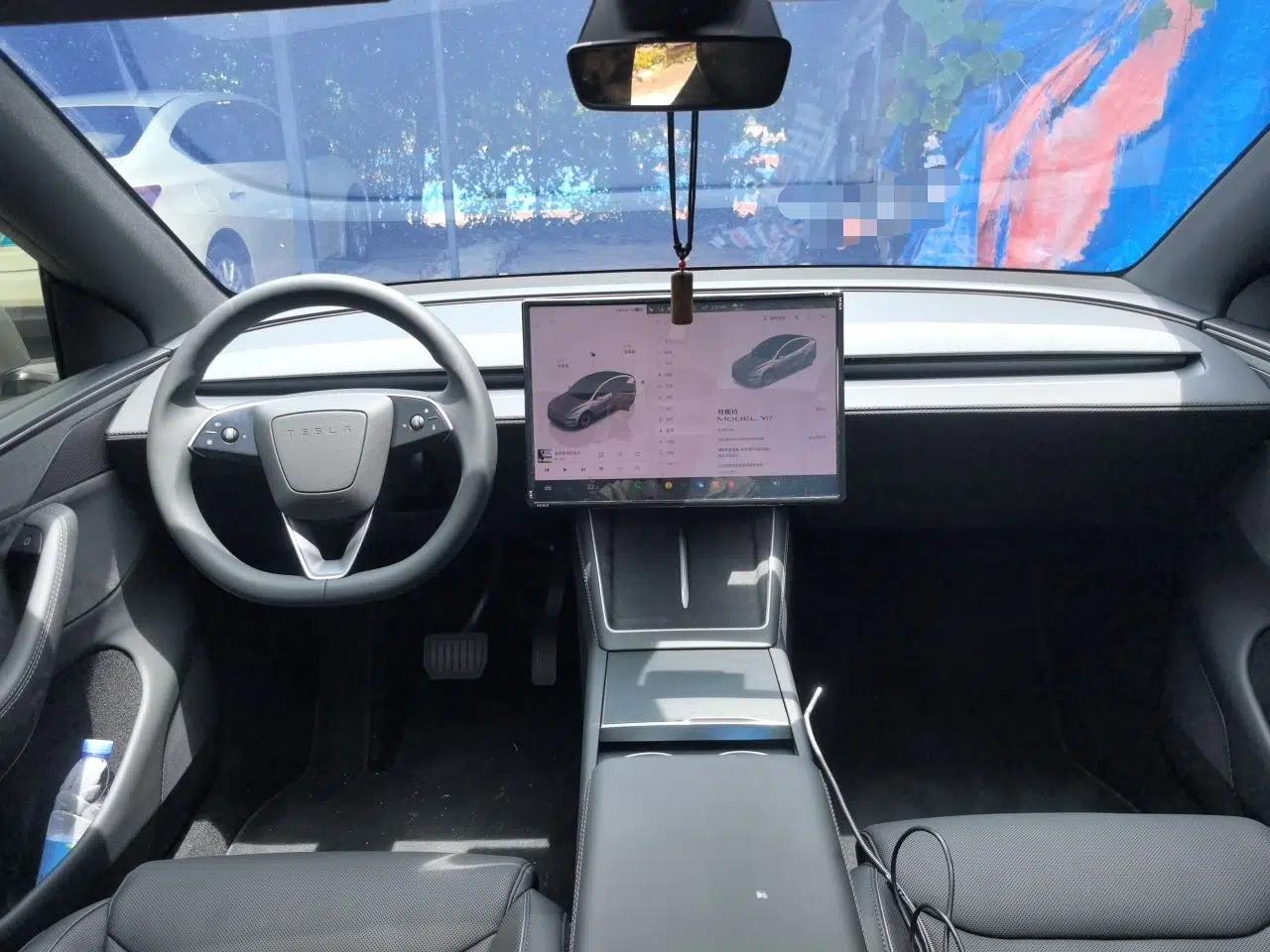 Tesla Model Y L 2025 Model Long-Range All-Wheel-Drive Version — миниатюра 9