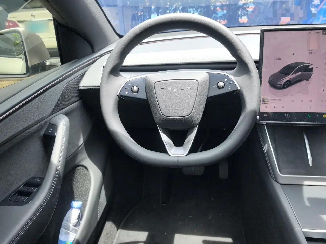 Tesla Model Y L 2025 Model Long-Range All-Wheel-Drive Version — миниатюра 10