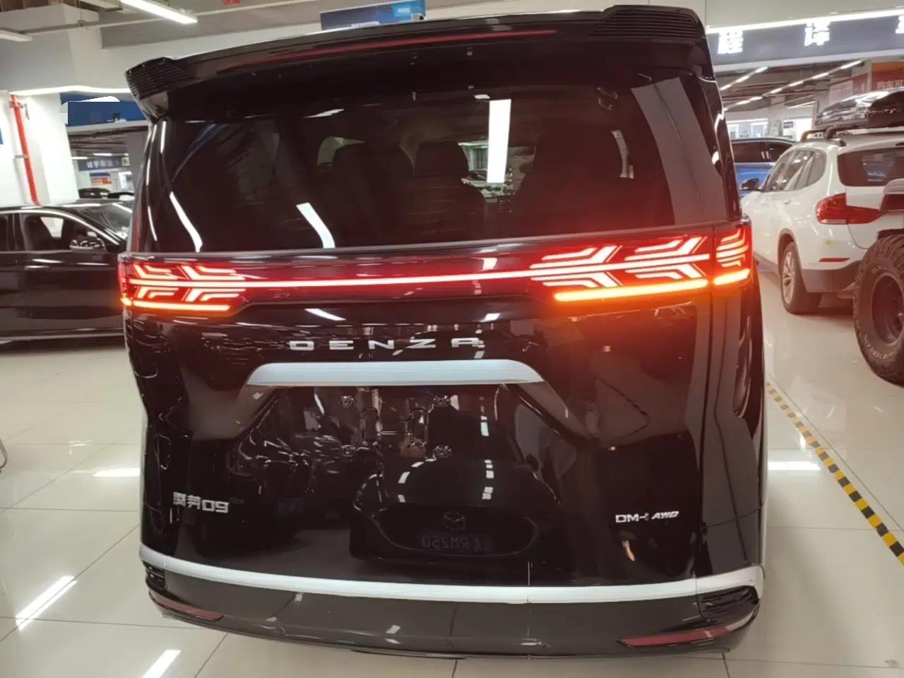 Denza D9 2022 DM-i 970 Four-Wheel Drive Prestige Model — миниатюра 5