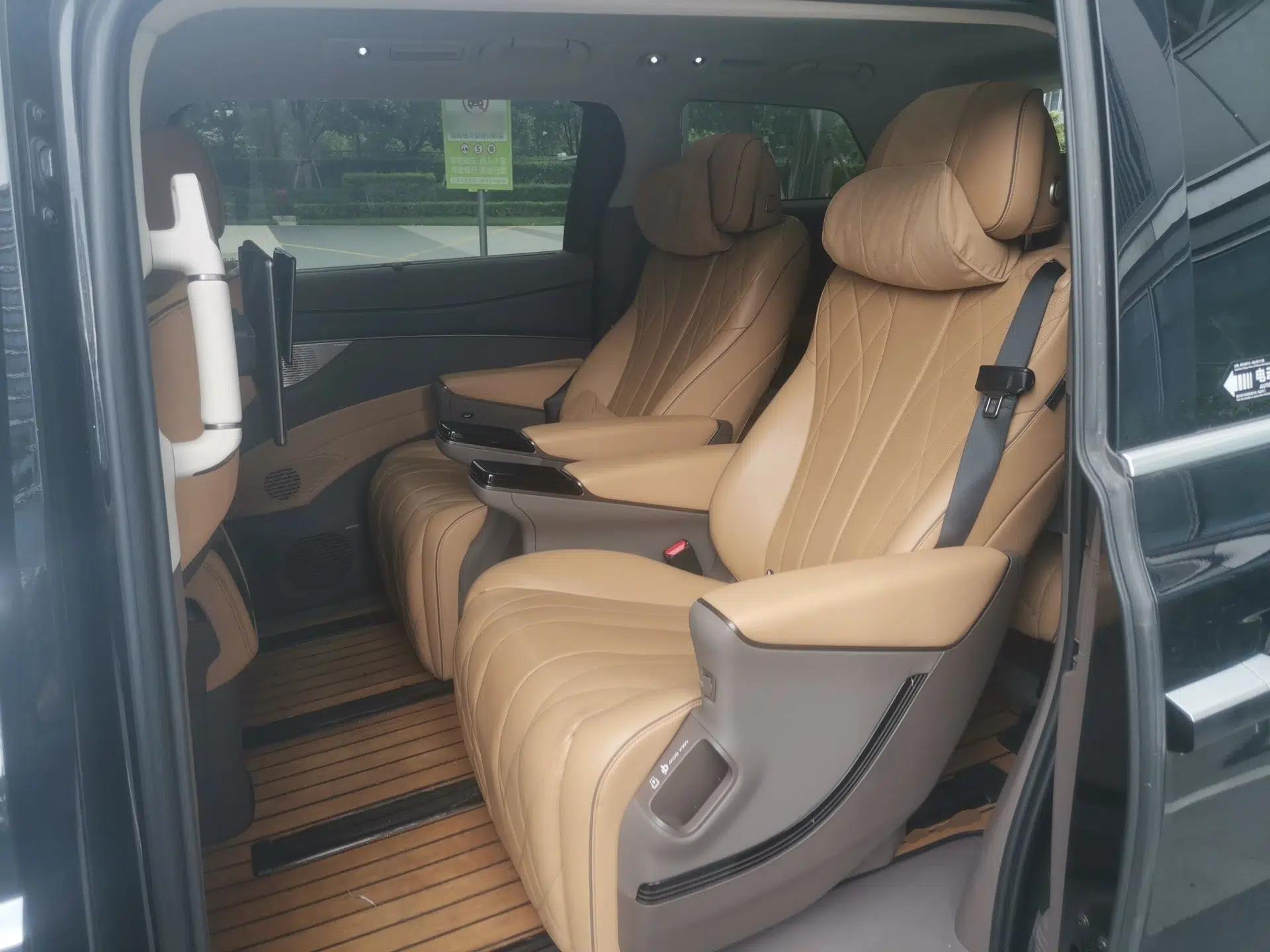 Denza D9 2022 DM-i 970 Four-Wheel Drive Prestige Model — миниатюра 17