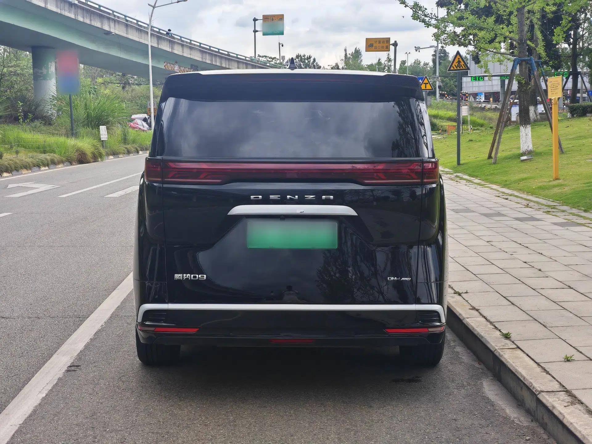 Denza D9 2024 DM-i 980 Four-Wheel Drive Flagship Model — миниатюра 16