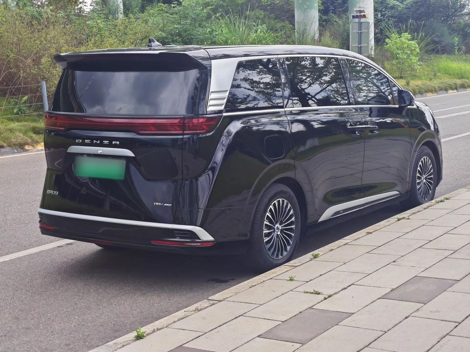 Denza D9 2024 DM-i 980 Four-Wheel Drive Flagship Model — миниатюра 17