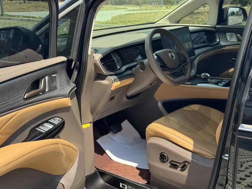 Denza D9 2022 DM-i 970 Four-Wheel Drive Flagship Model — миниатюра 15