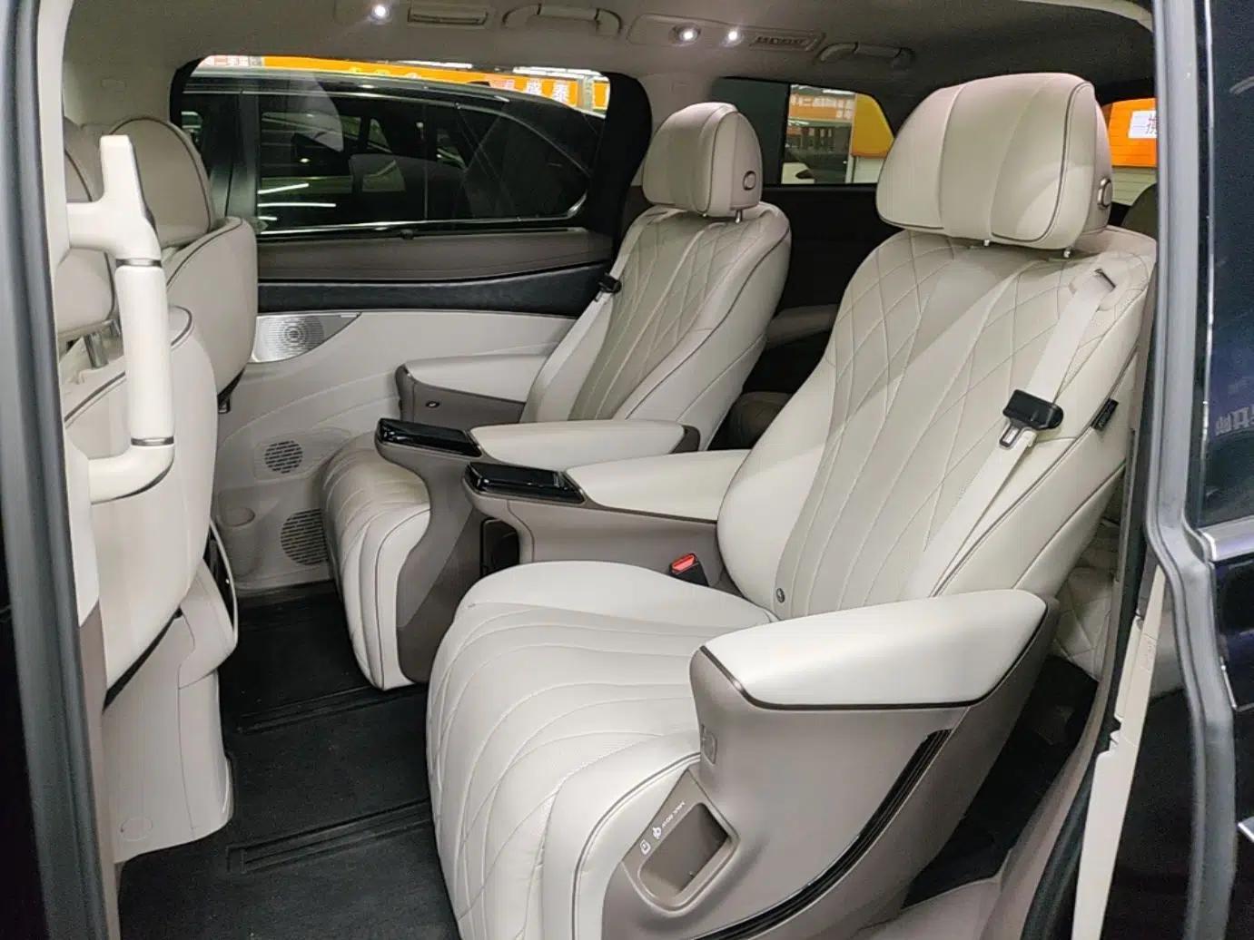 Denza D9 2022 DM-i 1040 Prestige Model — миниатюра 20