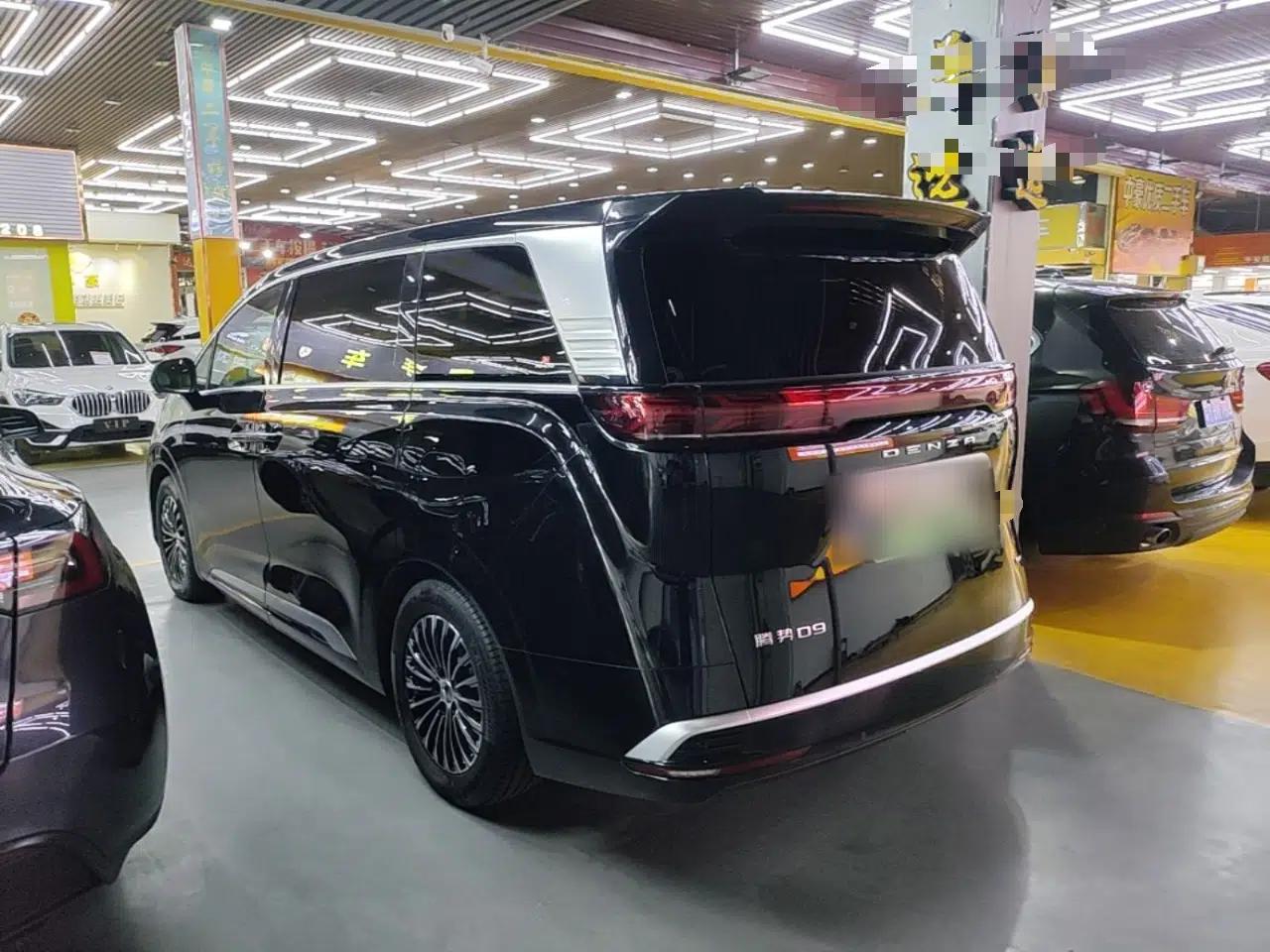 Denza D9 2022 DM-i 1040 Prestige Model — миниатюра 4