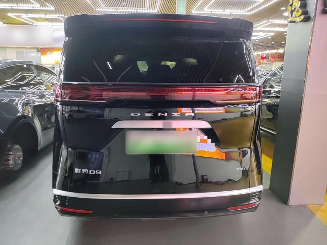 Denza D9 2022 DM-i 1040 Prestige Model — миниатюра 5