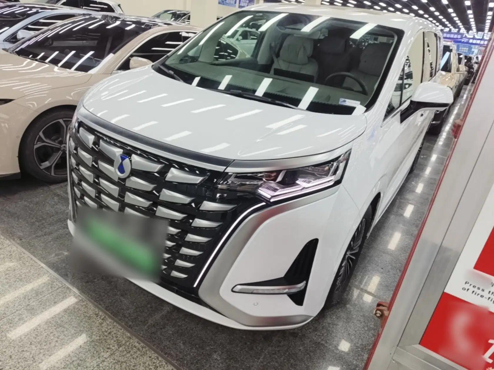 Denza D9 2022 DM-i 970 Four-Wheel Drive Flagship Model — миниатюра 1