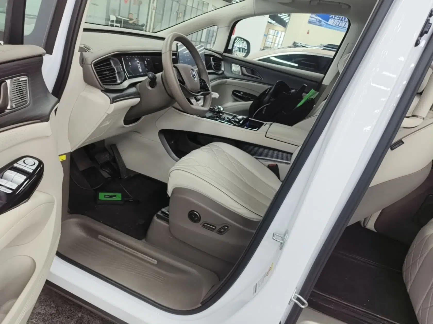 Denza D9 2022 DM-i 970 Four-Wheel Drive Flagship Model — миниатюра 17