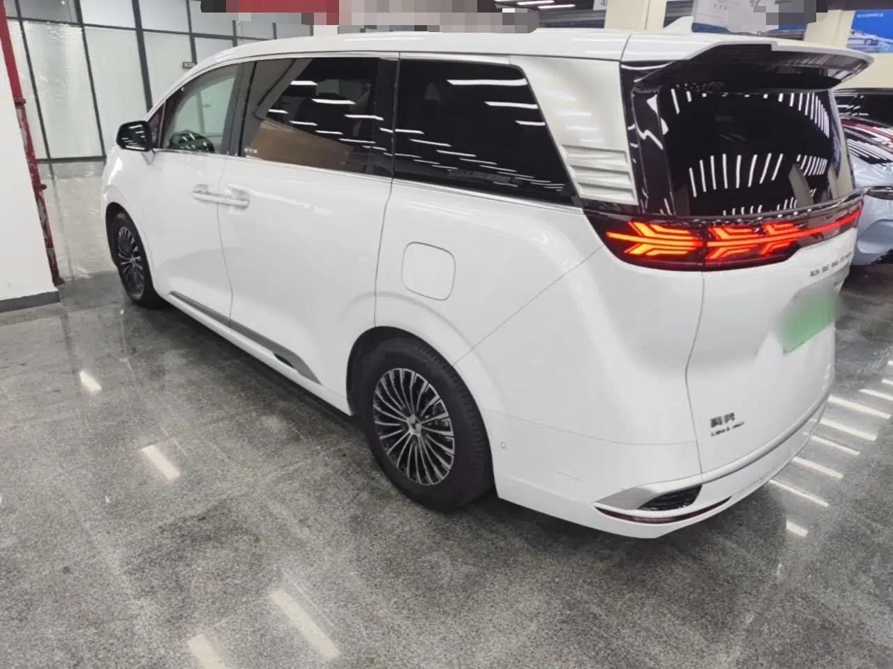 Denza D9 2022 DM-i 970 Four-Wheel Drive Flagship Model — миниатюра 4