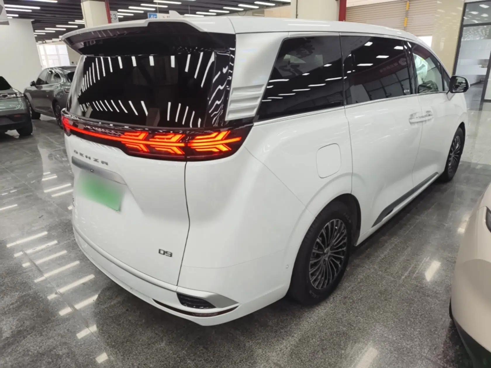 Denza D9 2022 DM-i 970 Four-Wheel Drive Flagship Model — миниатюра 6