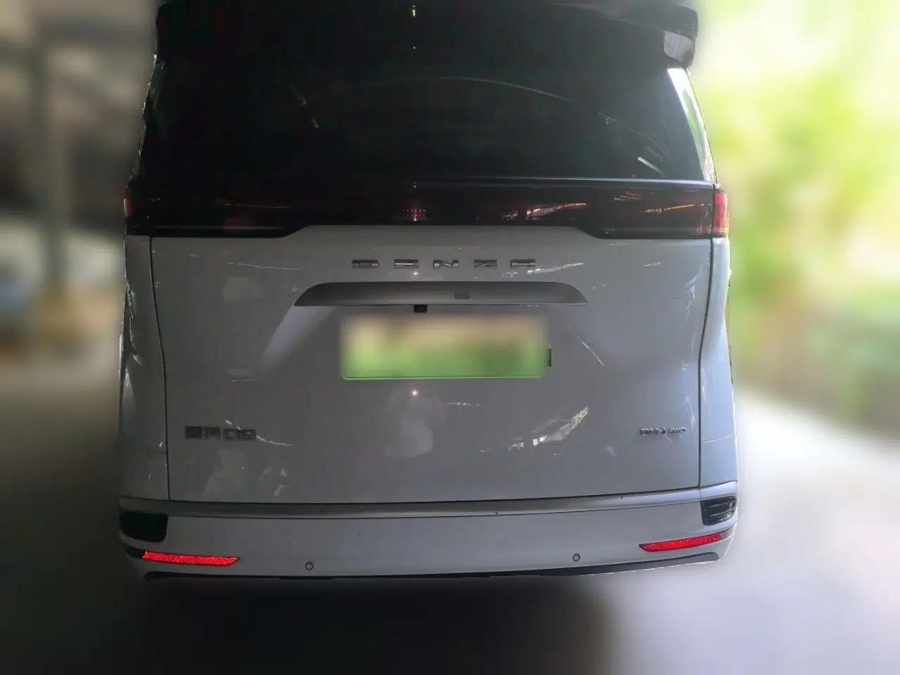 Denza D9 2022 DM-i 970 Four-Wheel Drive Prestige Model — миниатюра 5