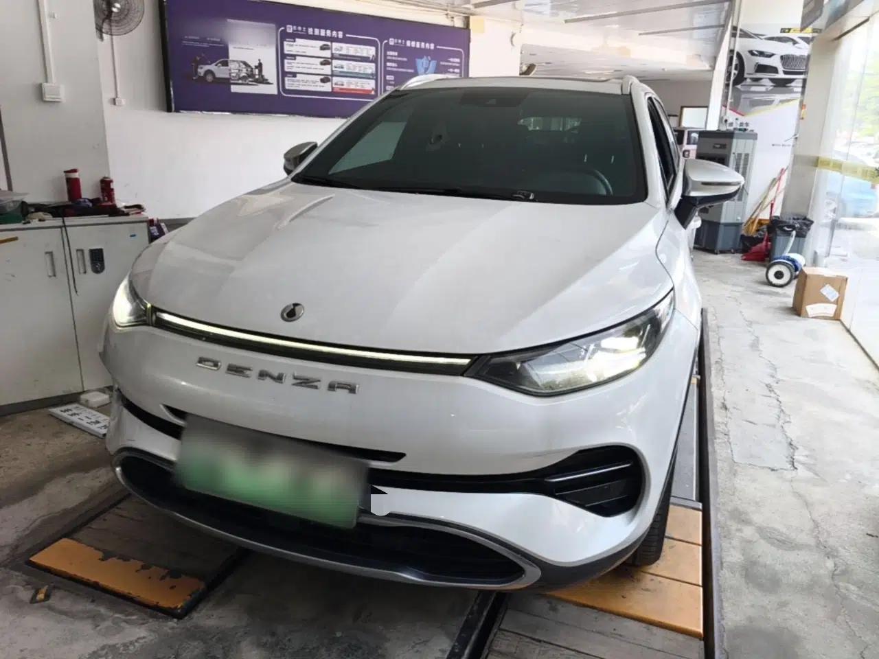 Denza X 2020 PHEV Classic Edition — миниатюра 1