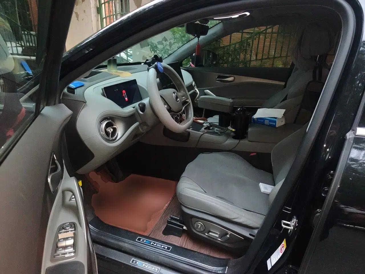 Denza N8 2023 Four-Wheel Drive Ultra-Hybrid Flagship Six-Seater Version — миниатюра 16