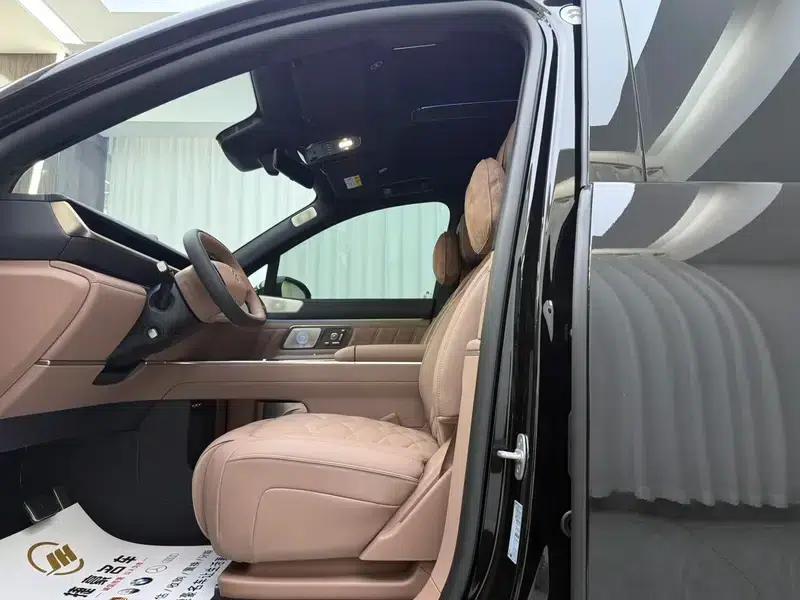 NIO ES9 2026 Executive Signature Edition with 6-seat island — миниатюра 11