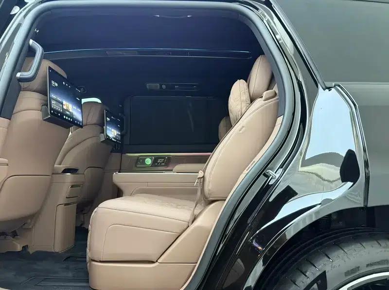 NIO ES9 2026 Executive Signature Edition with 6-seat island — миниатюра 12