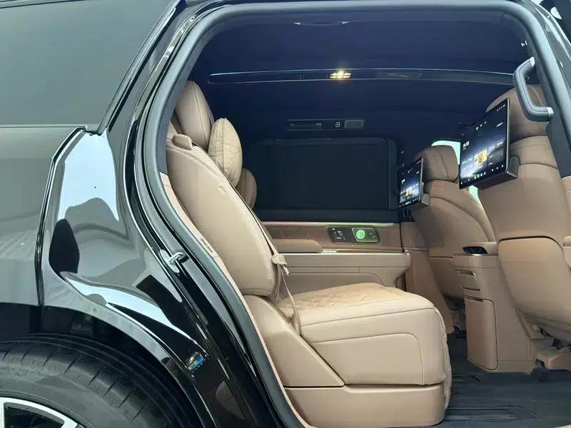 NIO ES9 2026 Executive Signature Edition with 6-seat island — миниатюра 13