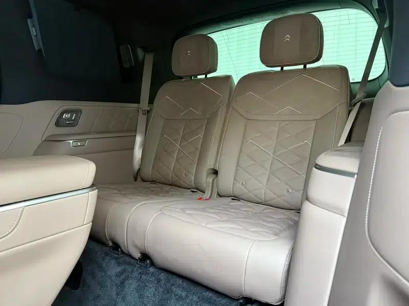 NIO ES9 2026 Executive Signature Edition with 6-seat island — миниатюра 14