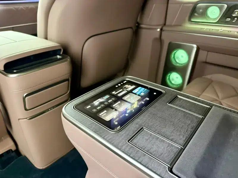 NIO ES9 2026 Executive Signature Edition with 6-seat island — миниатюра 15