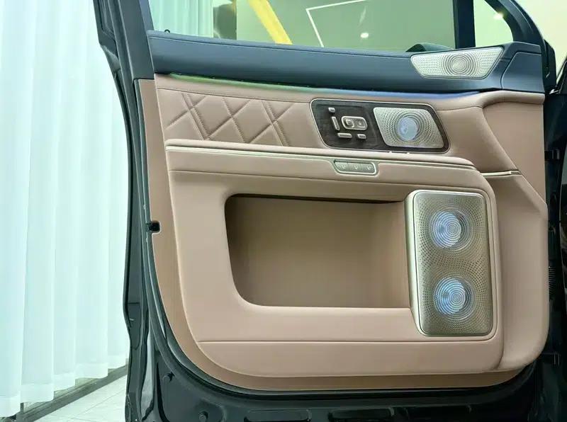 NIO ES9 2026 Executive Signature Edition with 6-seat island — миниатюра 5