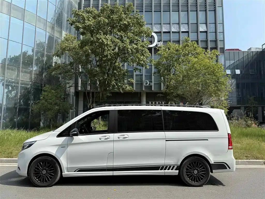 Mercedes-Benz V-Class 2018 V 260 L Premium Extended Edition (China V Emission Standard) — миниатюра 3