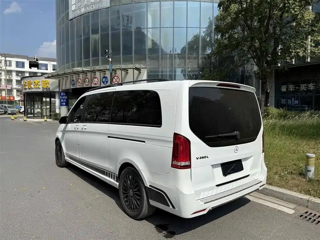 Mercedes-Benz V-Class 2018 V 260 L Premium Extended Edition (China V Emission Standard) — миниатюра 4