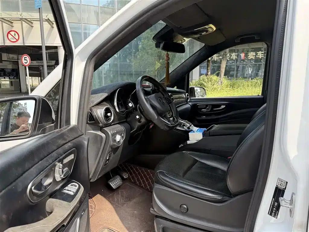 Mercedes-Benz V-Class 2018 V 260 L Premium Extended Edition (China V Emission Standard) — миниатюра 7