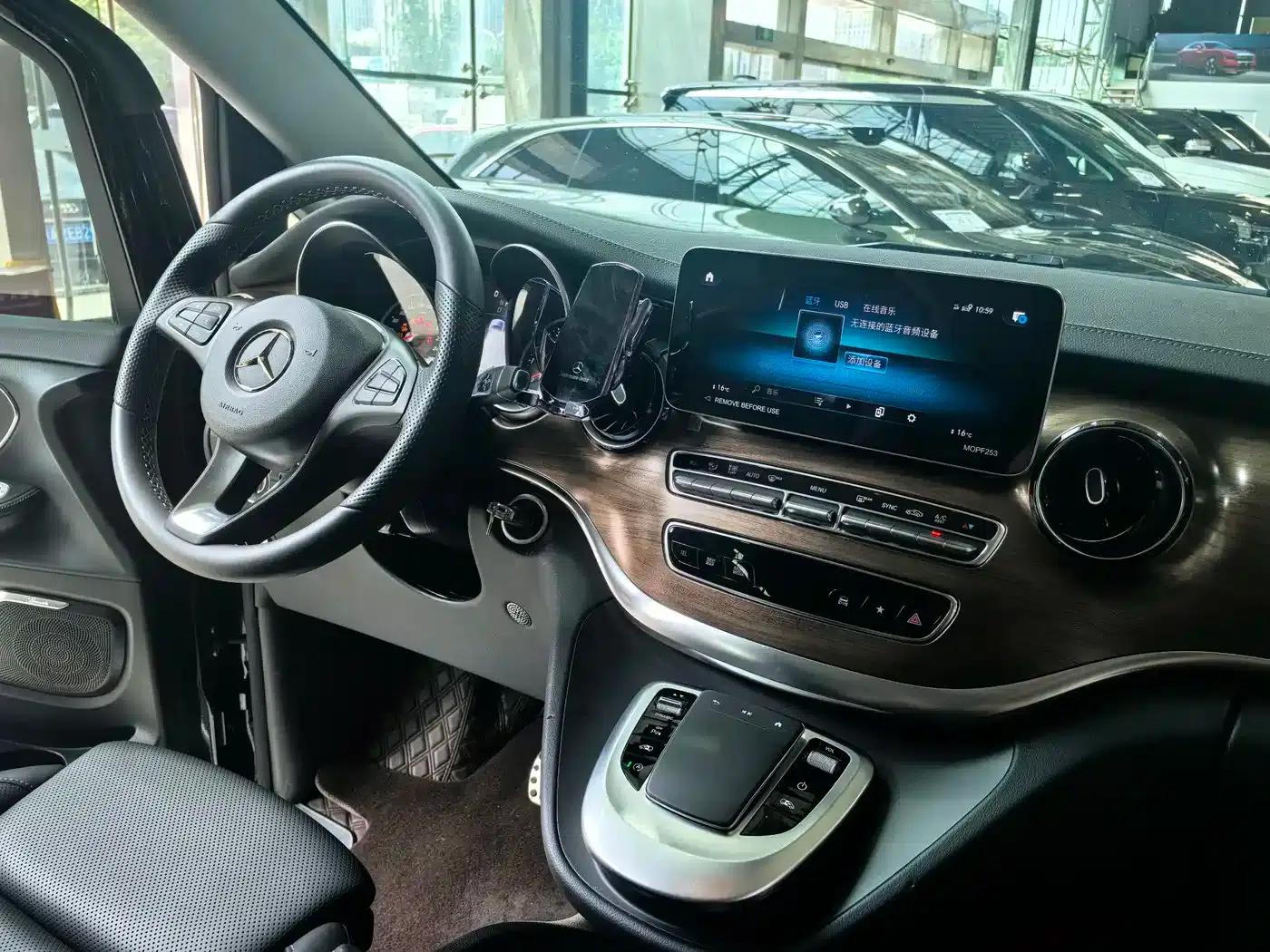 Mercedes-Benz V-Class 2022 V 260 L Long Wheelbase Luxury Edition — миниатюра 11