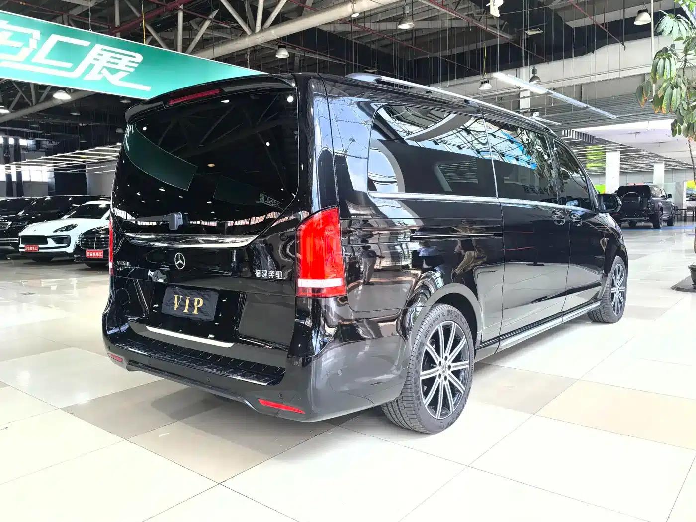 Mercedes-Benz V-Class 2022 V 260 L Long Wheelbase Luxury Edition — миниатюра 20