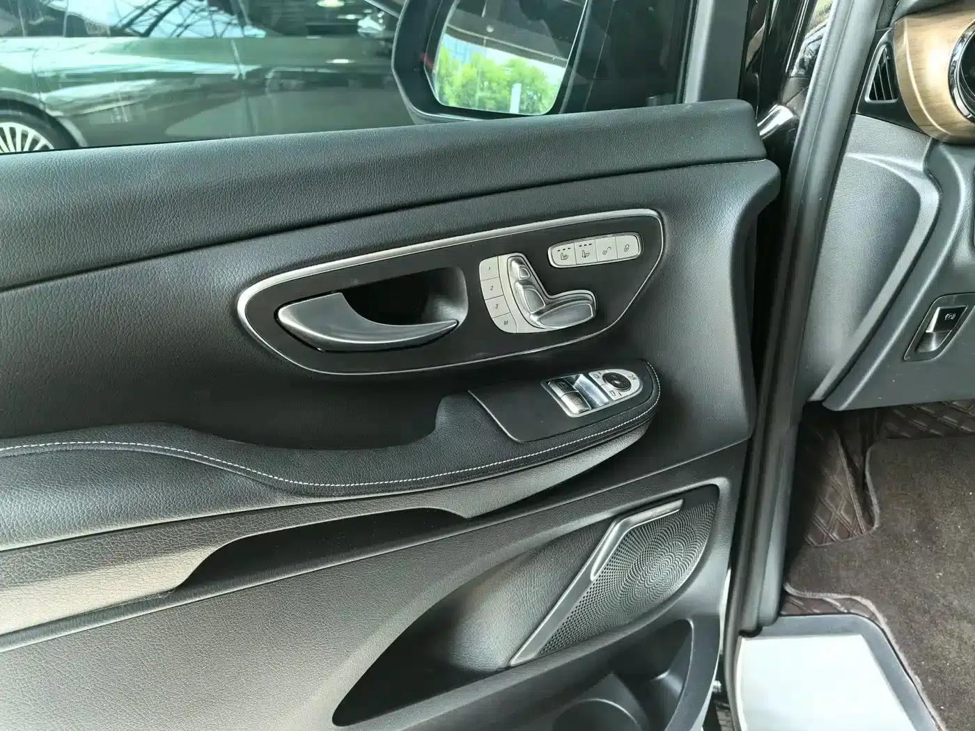 Mercedes-Benz V-Class 2022 V 260 L Long Wheelbase Luxury Edition — миниатюра 4