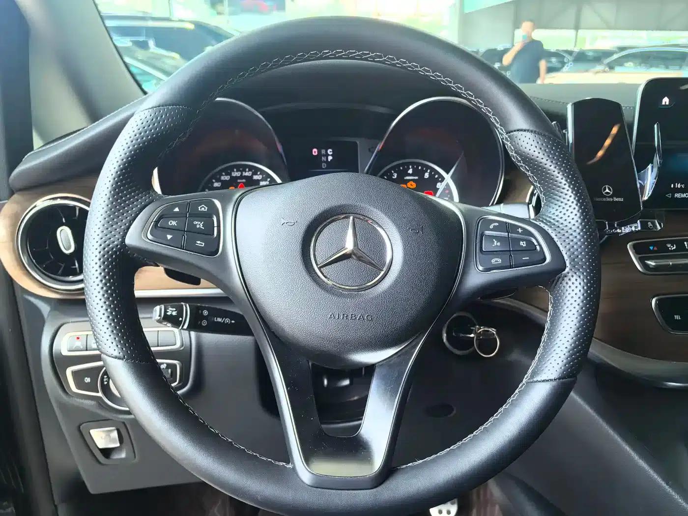 Mercedes-Benz V-Class 2022 V 260 L Long Wheelbase Luxury Edition — миниатюра 7
