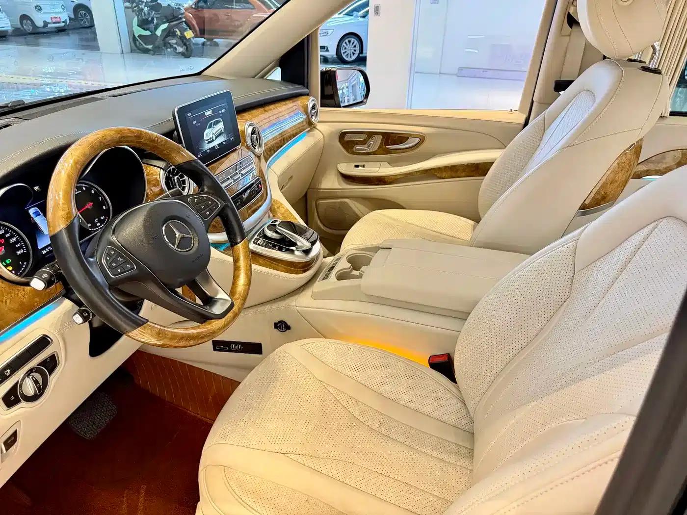 Mercedes-Benz V-Class 2018 V 260 L Premium Extended Edition (China VI Emission Standard) — миниатюра 2