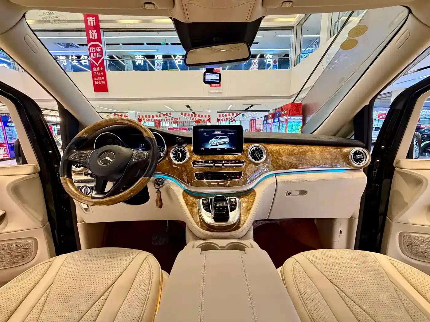 Mercedes-Benz V-Class 2018 V 260 L Premium Extended Edition (China VI Emission Standard) — миниатюра 11