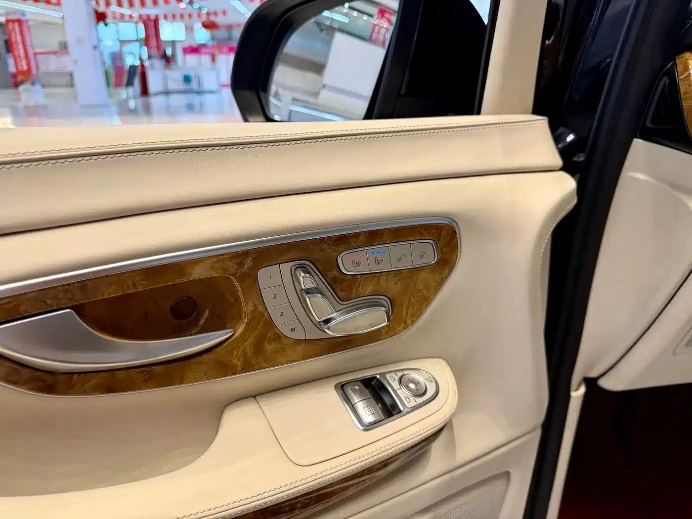 Mercedes-Benz V-Class 2018 V 260 L Premium Extended Edition (China VI Emission Standard) — миниатюра 3