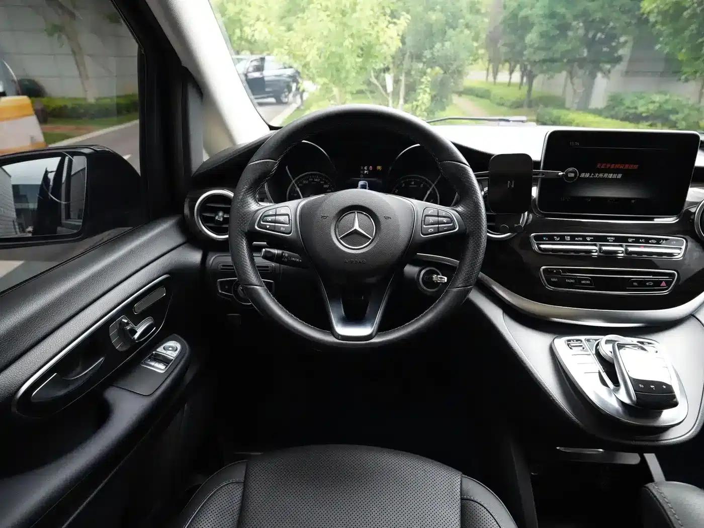 Mercedes-Benz V-Class 2018 V 260 Navigator Edition (China VI Emission Standard) — миниатюра 16