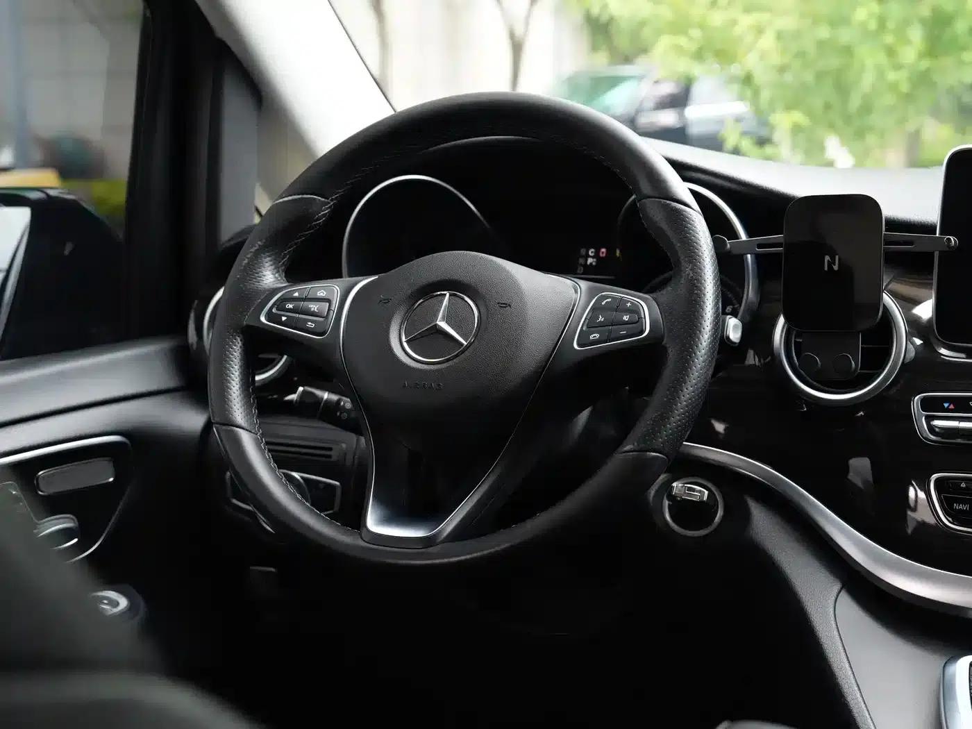 Mercedes-Benz V-Class 2018 V 260 Navigator Edition (China VI Emission Standard) — миниатюра 17