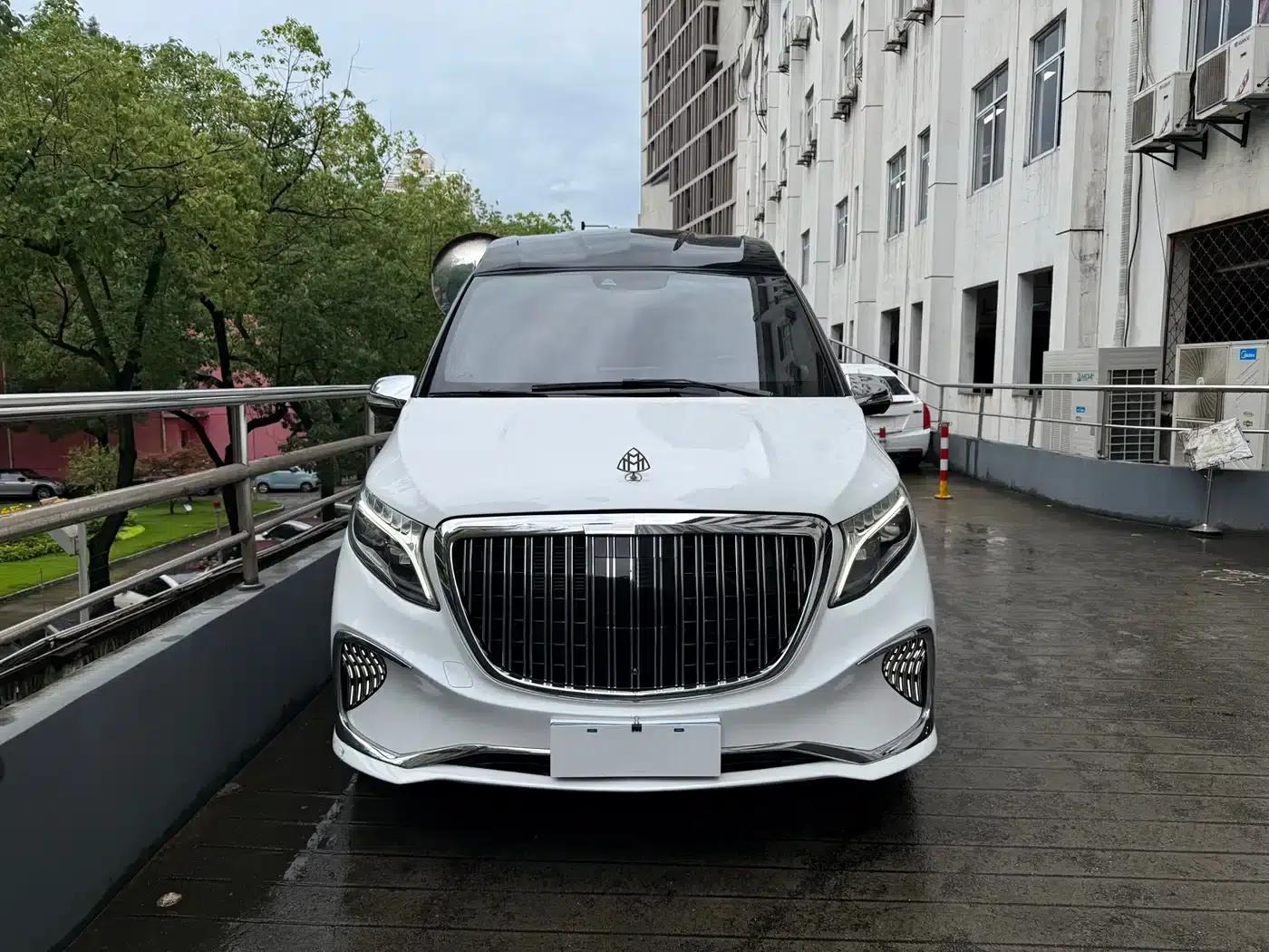 Mercedes-Benz V-Class 2021 V 260 L Long Wheelbase Premium Edition — миниатюра 2