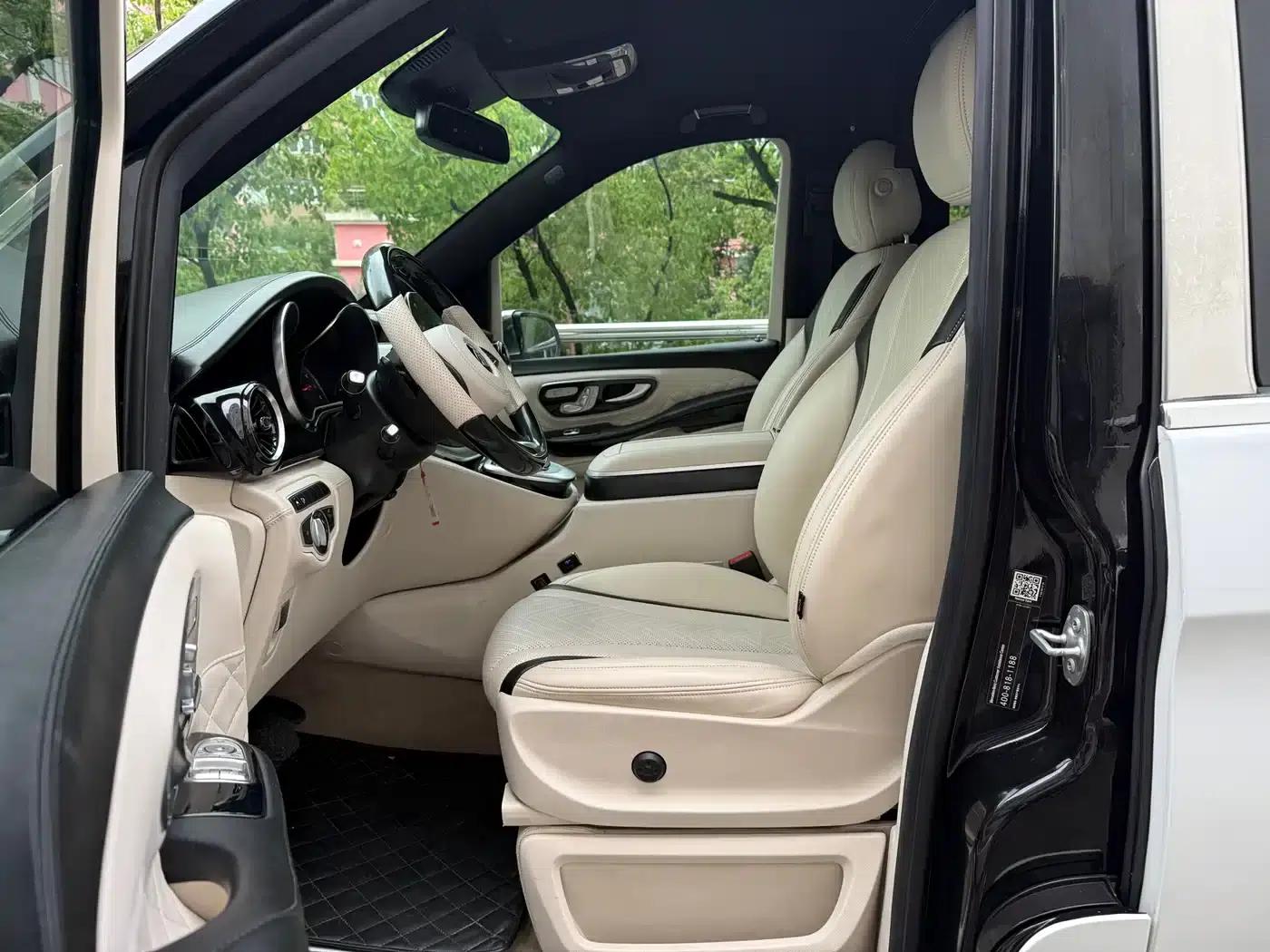 Mercedes-Benz V-Class 2021 V 260 L Long Wheelbase Premium Edition — миниатюра 3
