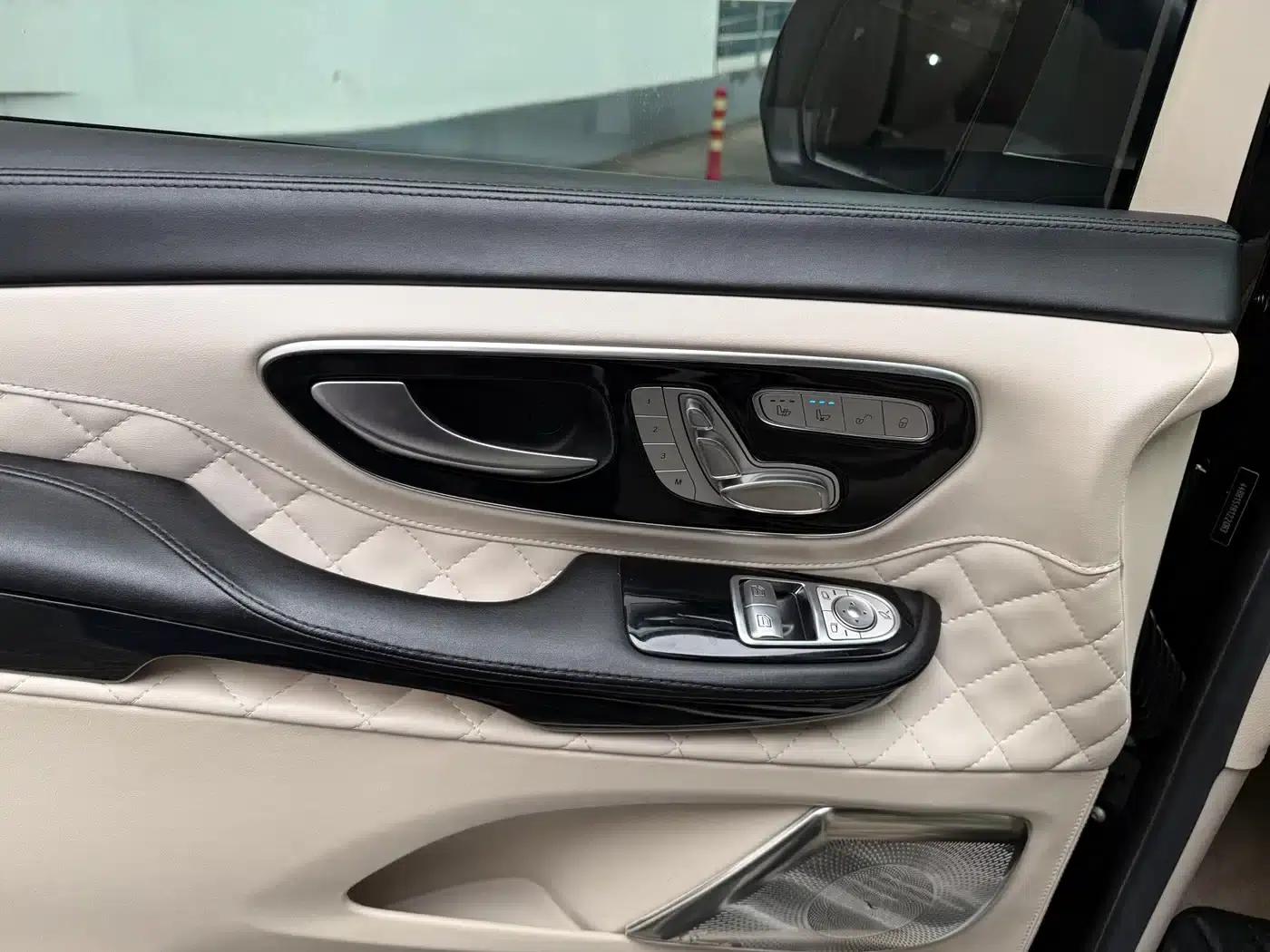 Mercedes-Benz V-Class 2021 V 260 L Long Wheelbase Premium Edition — миниатюра 4