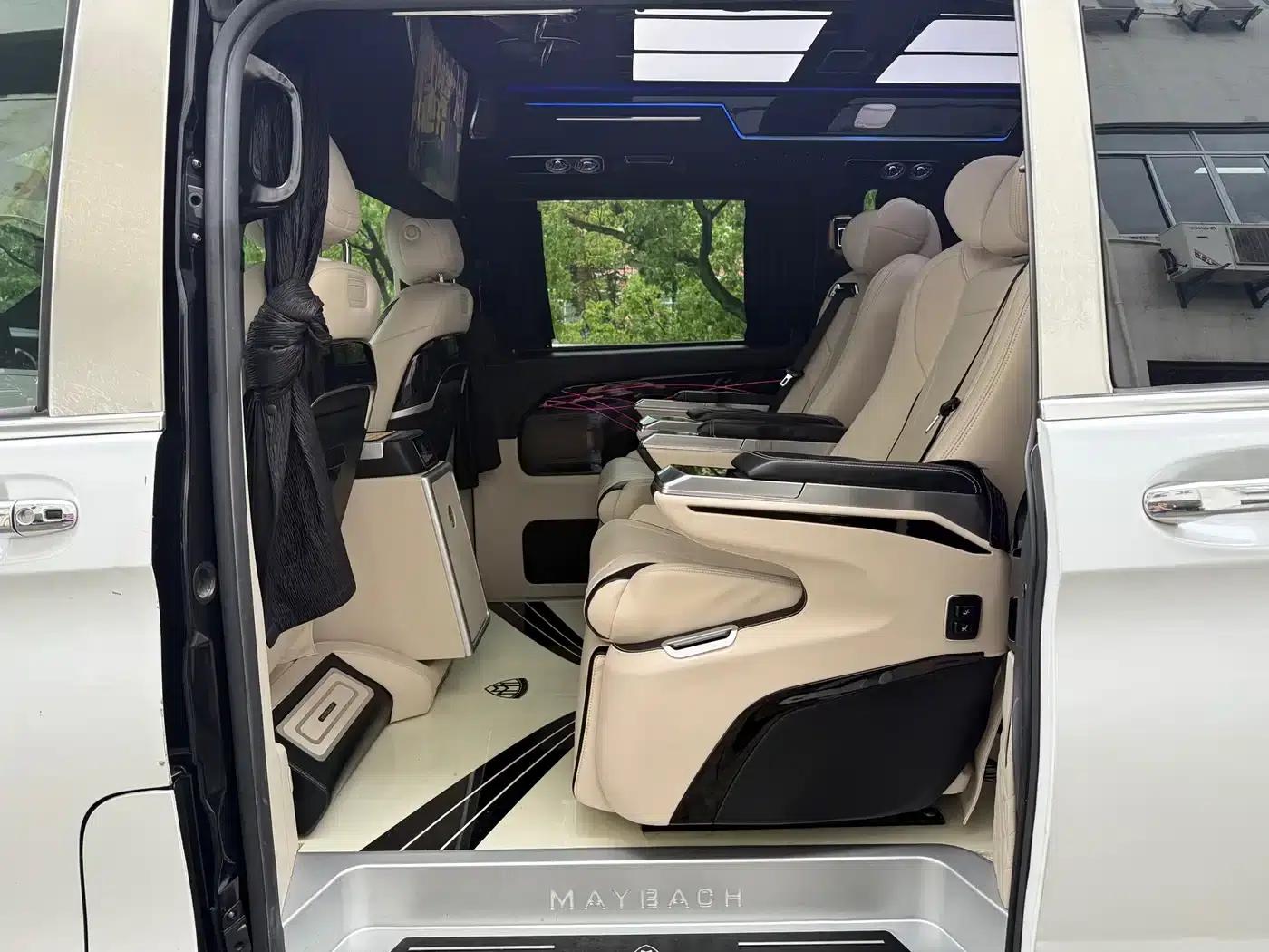 Mercedes-Benz V-Class 2021 V 260 L Long Wheelbase Premium Edition — миниатюра 7