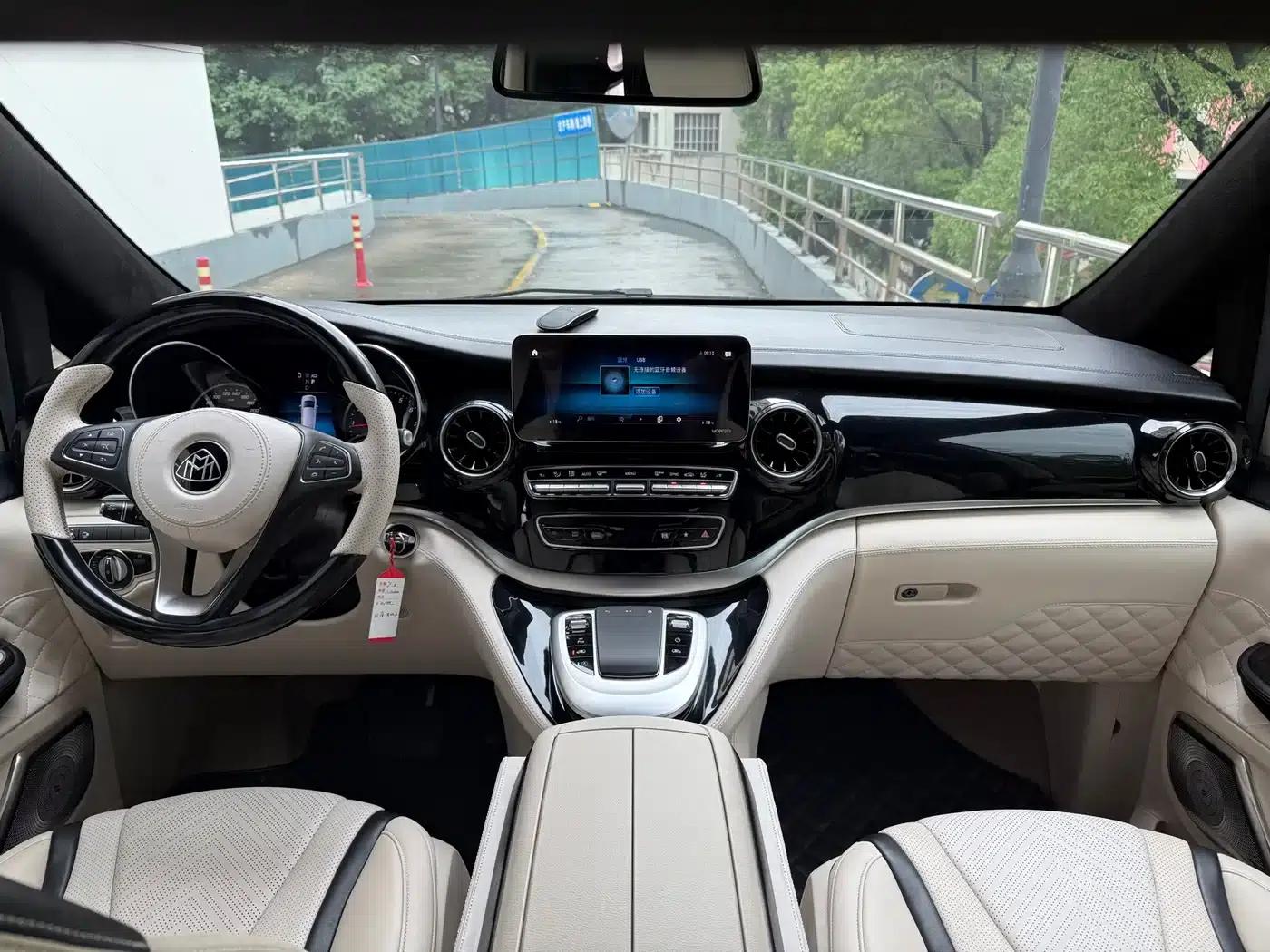 Mercedes-Benz V-Class 2021 V 260 L Long Wheelbase Premium Edition — миниатюра 9