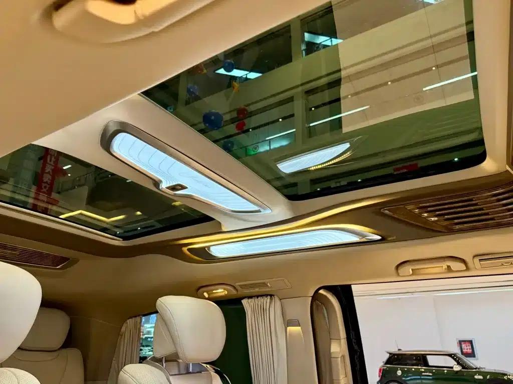 Mercedes-Benz V-Class 2018 V 260 L Premium Extended Edition (China VI Emission Standard) — миниатюра 13