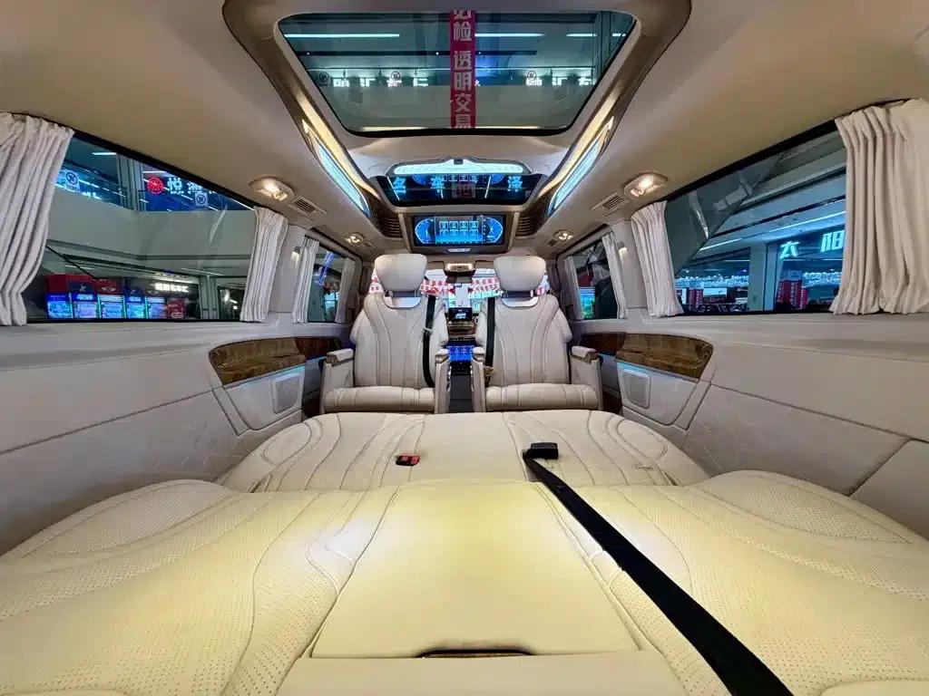 Mercedes-Benz V-Class 2018 V 260 L Premium Extended Edition (China VI Emission Standard) — миниатюра 17