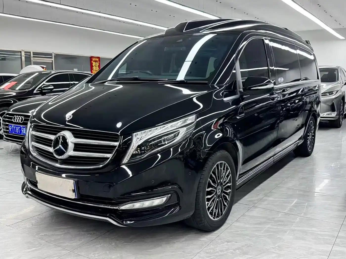 Mercedes-Benz V-Class 2018 V 260 L Premium Extended Edition (China VI Emission Standard) — миниатюра 1