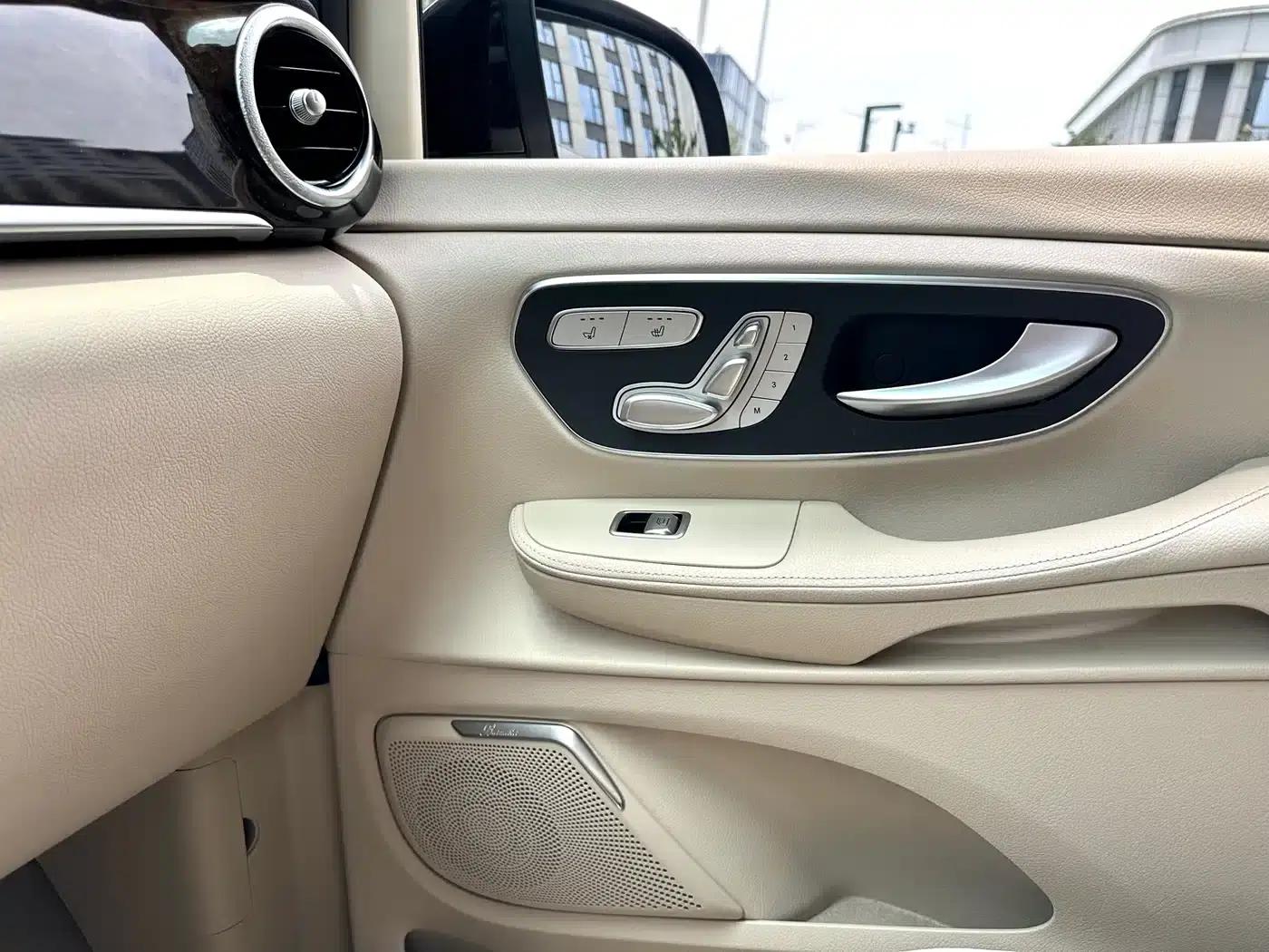 Mercedes-Benz V-Class 2018 V 260 Premium Edition (China VI Emission Standard) — миниатюра 13