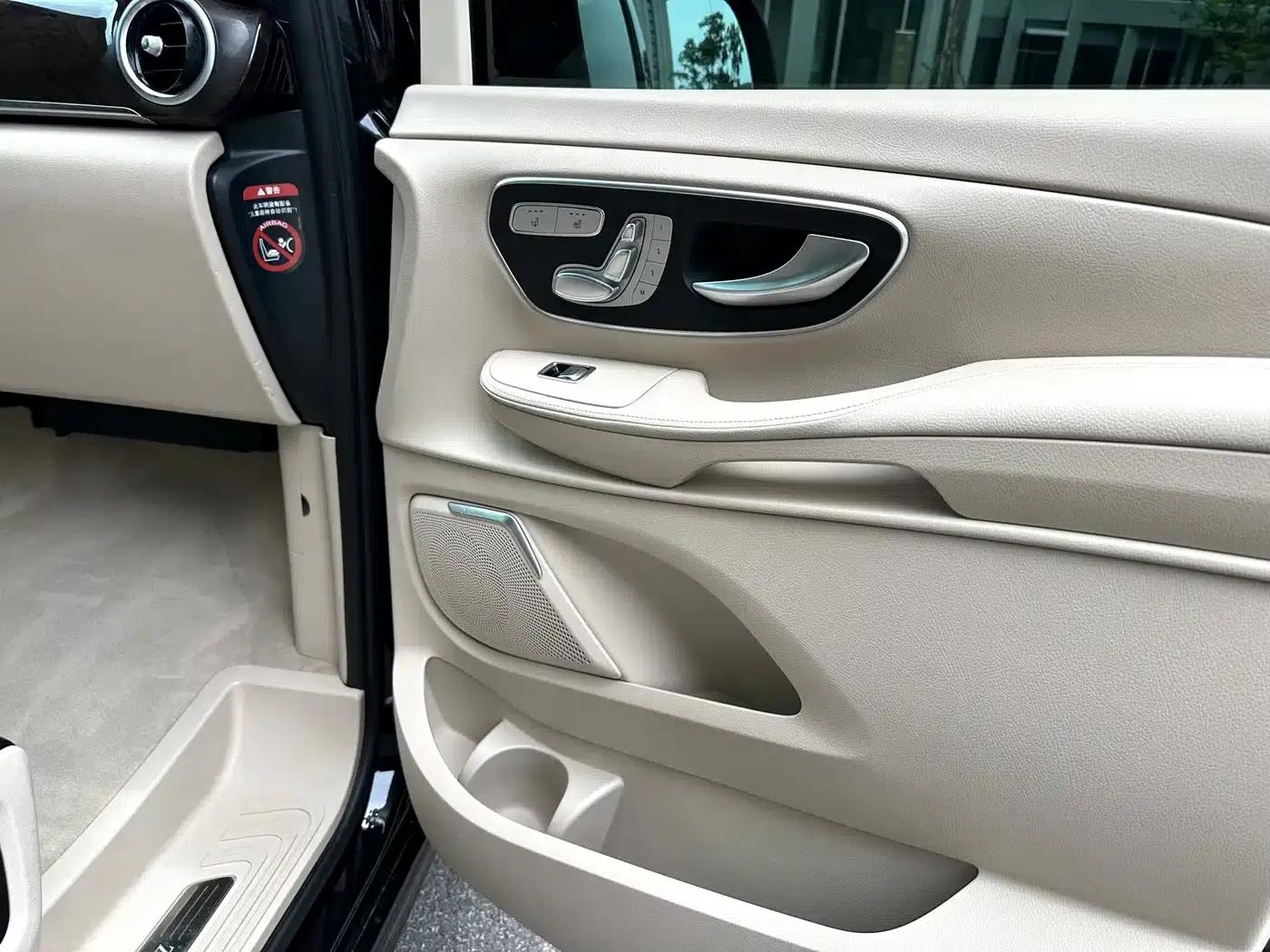 Mercedes-Benz V-Class 2018 V 260 Premium Edition (China VI Emission Standard) — миниатюра 24