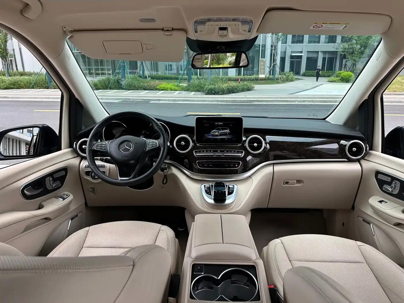 Mercedes-Benz V-Class 2018 V 260 Premium Edition (China VI Emission Standard) — миниатюра 26