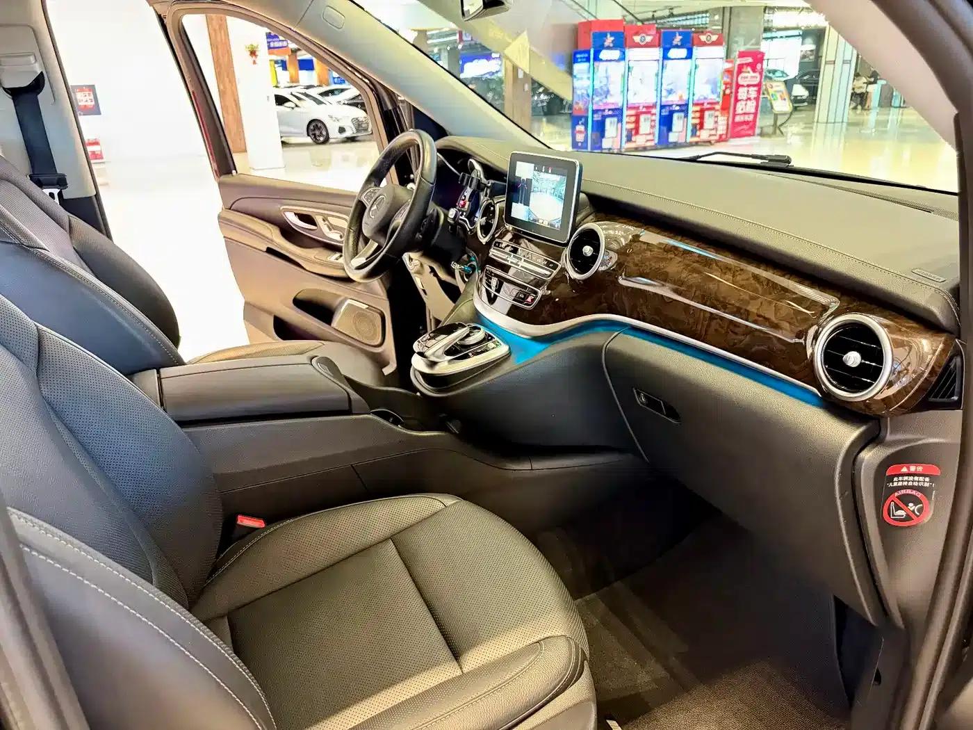 Mercedes-Benz V-Class 2018 V 260 Premium Edition (China VI Emission Standard) — миниатюра 14