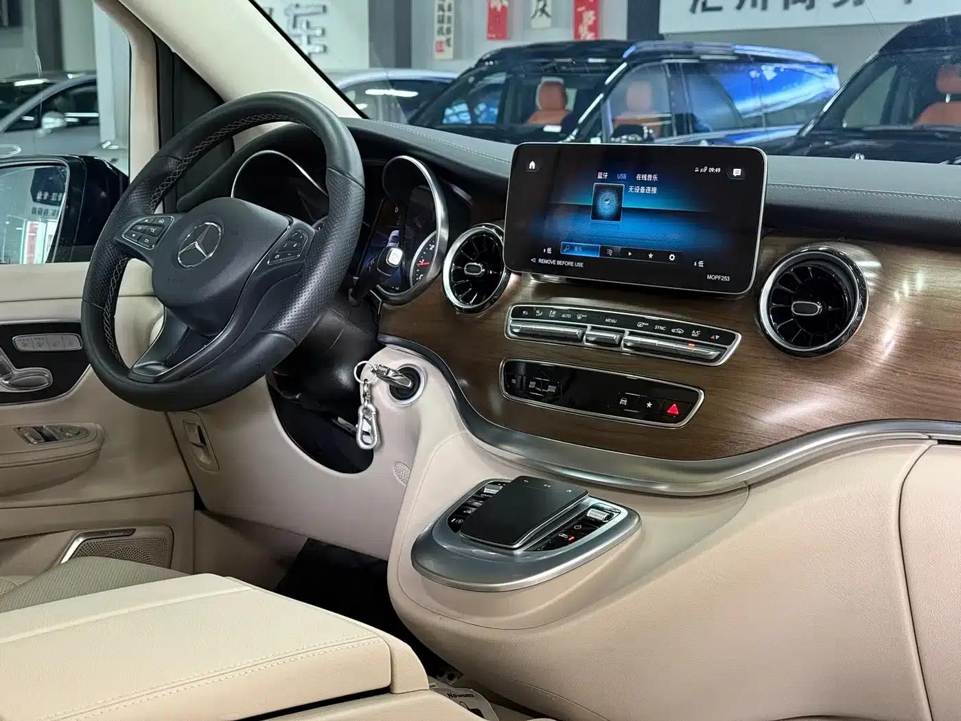 Mercedes-Benz V-Class 2022 V 260 L Long Wheelbase Luxury Edition — миниатюра 2